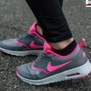 SIZE 8. NIKE Air Max Thea training athletic sneakers shoes.